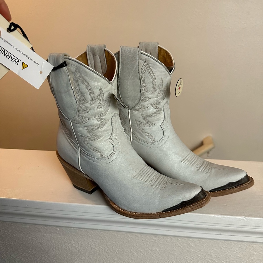Idyllwind by Miranda Lambert White Wheels Booties